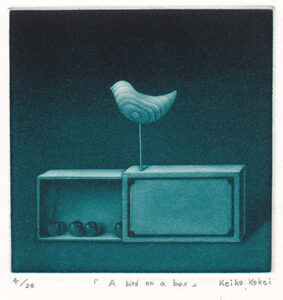 Keiko Kokei : «A bird on a box»